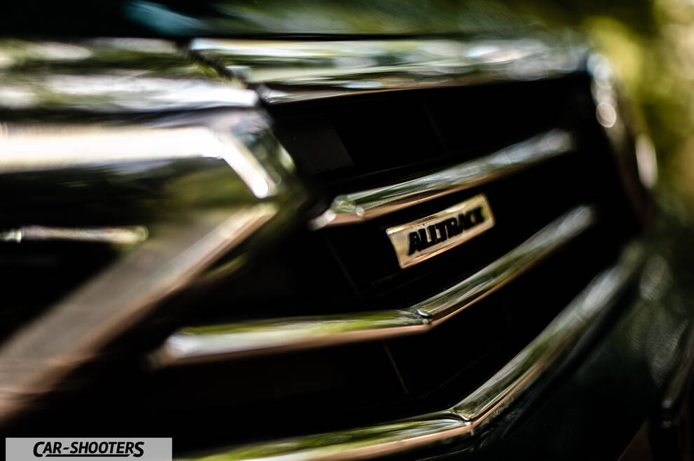 Volkswagen Passat Alltrack – detail, chrome front grille close-up
