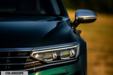 Volkswagen Passat Alltrack – detail, headlight and grille close-up
