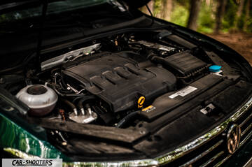 Volkswagen Passat Alltrack – engine bay, open engine bay