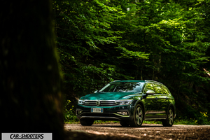 Volkswagen Passat Alltrack – front three-quarter, green on a forest road