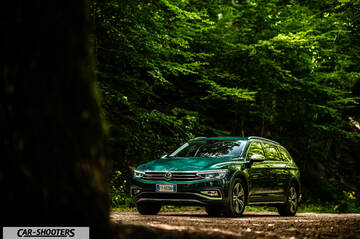 Volkswagen Passat Alltrack – front three-quarter, green on a forest road