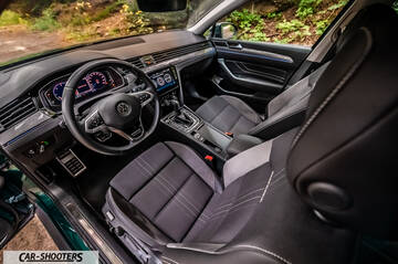 Volkswagen Passat Alltrack – interior, dark cloth and leather front seats