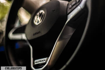 Volkswagen Passat Alltrack – interior, steering wheel close-up