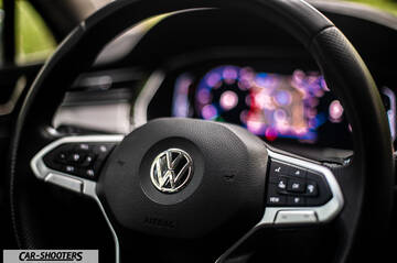 Volkswagen Passat Alltrack – dashboard, steering wheel close-up