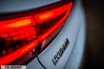 Hyundai i30N – detail, taillight and badge close-up
