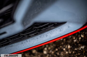 Hyundai i30N – detail, front bumper intake close-up