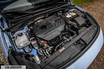 Hyundai i30N – engine bay, modern engine compartment