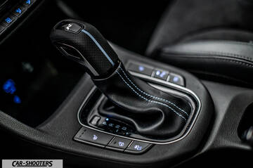 Hyundai i30N – detail, gear shifter close-up