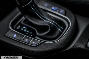 Hyundai i30N – detail, gear shifter close-up