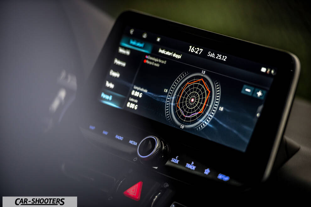 Hyundai i30N – dashboard, touchscreen infotainment display