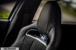 Hyundai i30N – interior, black leather front seat