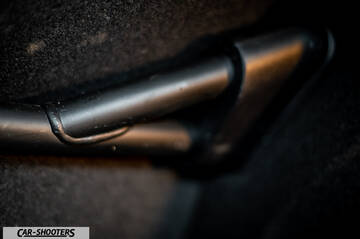 Hyundai i30N – detail, roll cage tube close-up