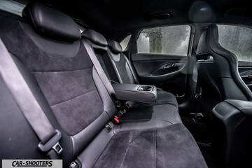Hyundai i30N – interior, rear seats with center armrest