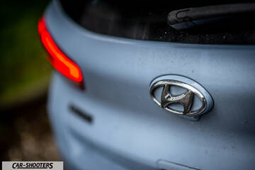 Hyundai i30N – detail, rear emblem close-up