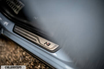 Hyundai i30N – detail, door sill plate close-up