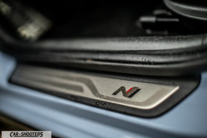 Hyundai i30N – detail, door sill plate close-up