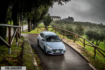 Hyundai i30N – front three-quarter, light blue on a country road