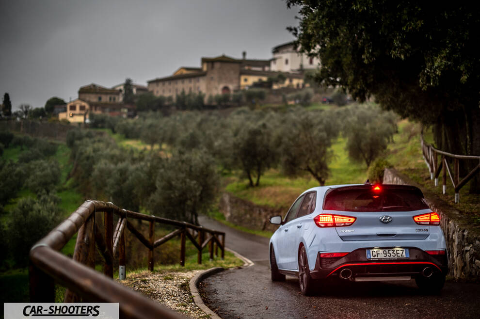 Hyundai i30N – rear three-quarter, light blue on a country road