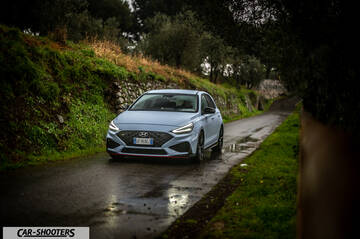 Hyundai i30N – front three-quarter, light blue on a wet country road