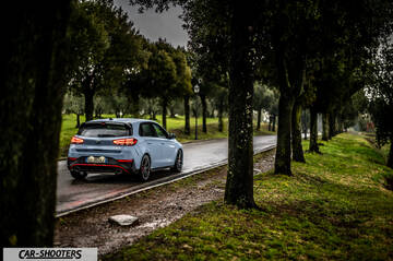 Hyundai i30N – rear three-quarter, light blue on a country road