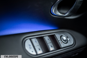 Hyundai ioniq5 – detail, door panel controls with ambient lighting