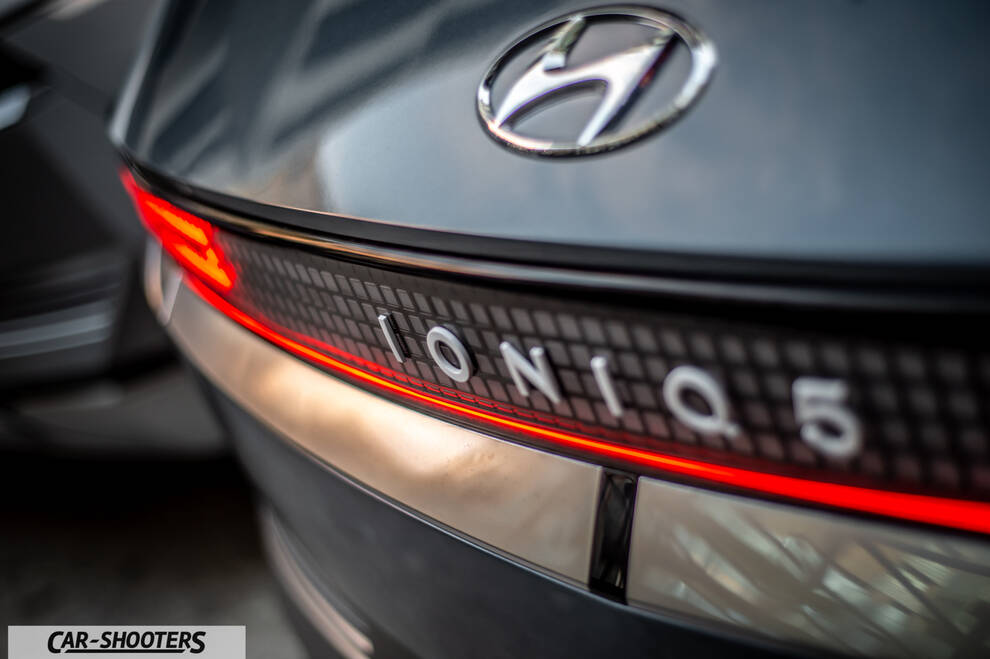 Hyundai ioniq5 – detail, rear badge close-up