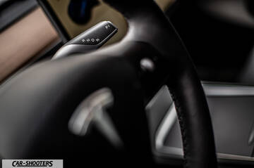 Tesla Model Y – interior, steering wheel close-up