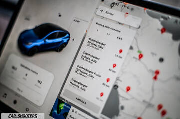 Tesla Model Y – dashboard, large touchscreen display showing navigation