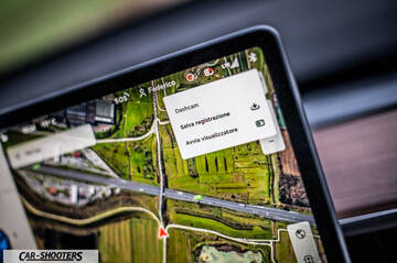 Tesla Model Y – dashboard, touchscreen infotainment system displaying navigation
