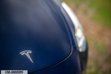 Tesla Model Y – detail, hood badge close-up