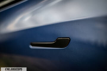 Tesla Model Y – detail, door handle close-up