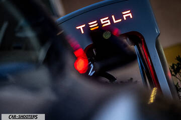 Tesla Model Y – detail, charging station close-up