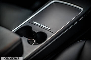 Tesla Model Y – detail, center console cup holder