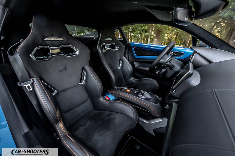 Alpine A110 – interior, bucket front seats