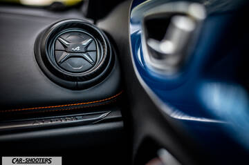 Alpine A110 – detail, air vent and door handle close up