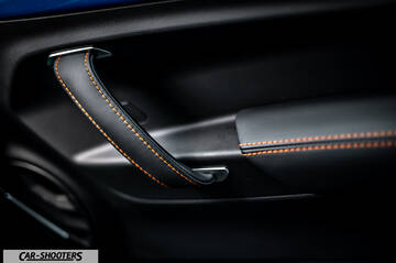 Alpine A110 – detail, door handle with contrast stitching
