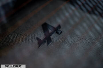 Alpine A110 – detail, badging close-up