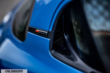Alpine A110 – detail, side pillar vent close-up