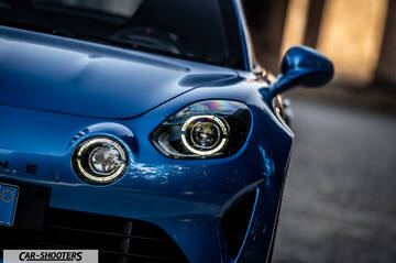 Alpine A110 – detail, headlight close-up