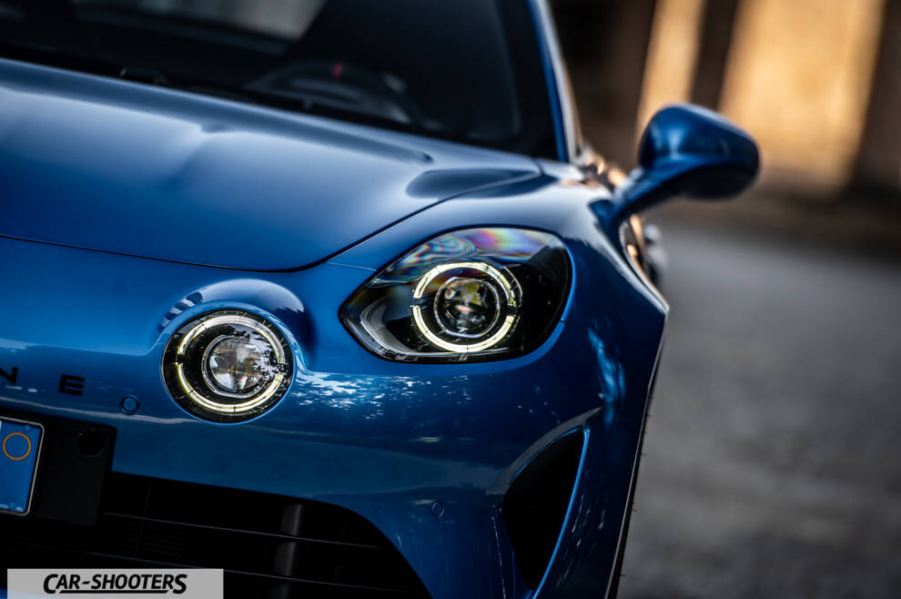 Alpine A110 – detail, headlight close-up