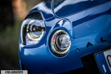 Alpine A110 – detail, headlight close-up