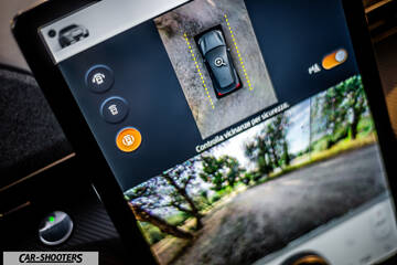 Ford Mustang Mach E – dashboard, touchscreen infotainment display showing camera view