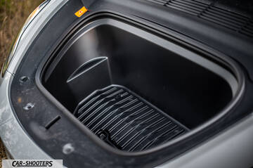 Tesla Model Y Performance – engine bay, front trunk storage compartment