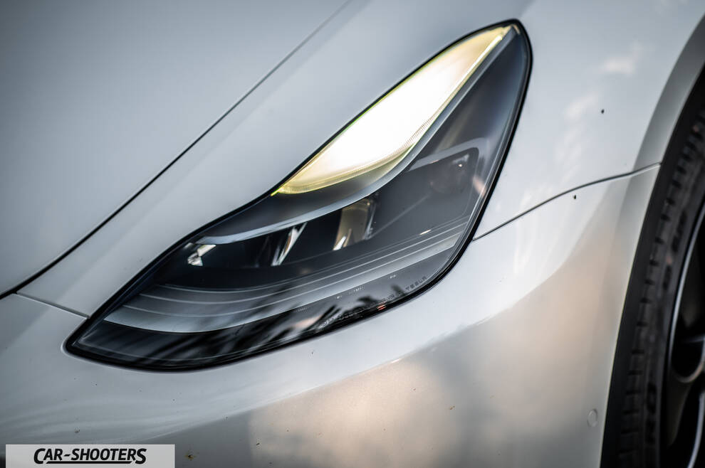 Tesla Model Y Performance – detail, headlight close-up