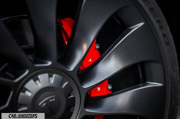 Tesla Model Y Performance – detail, alloy wheel close-up