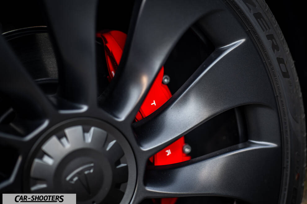 Tesla Model Y Performance – detail, alloy wheel close-up
