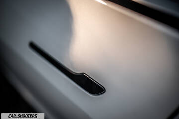 Tesla Model Y Performance – detail, door handle close-up