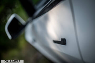 Tesla Model Y Performance – detail, door handle close-up