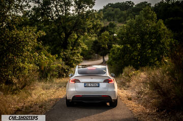 Tesla Model Y Performance – rear view, white on a country road