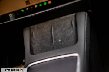 Tesla Model Y Performance – interior, center console storage compartment